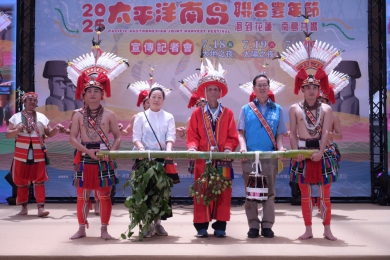 摩艾雕塑裝置首次曝光｜成為打卡新熱點。2025聯合豐年節記者會啟動，「洄到花蓮，南島共響」揭開主活動序幕！