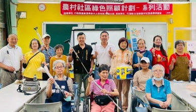 手杖傳愛。步步安心｜主席廖翊鈞關懷行動，讓長輩感受到被看見、被重視、被陪伴。