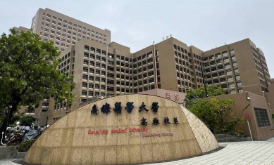 總統賴清德今南下高雄到高醫探視住院近半年的陳菊