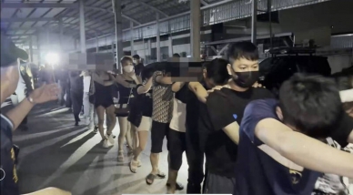 高雄大寮區毒趴KTV 警方攻堅逮56人