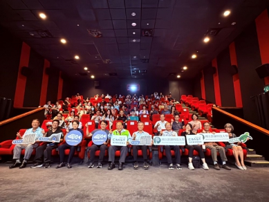 澎科大主辦「守護我們的星球」紀錄片公益放映　陳光復到場支持並呼籲全民一起守護地球  澎湖縣長陳光復親臨現場，展現對環境議題的高度重視，並對本片攝影、同時也是澎湖子弟的陳一松表達高度肯定，更誠摯邀請所有民眾透過影像，一同關心與守護我們的地球。