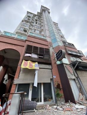 中國國民黨花蓮縣黨部：請問林佑昌的「愛將」楊華美：內政部要什麼時候才要拆「馥邑京華」危樓？