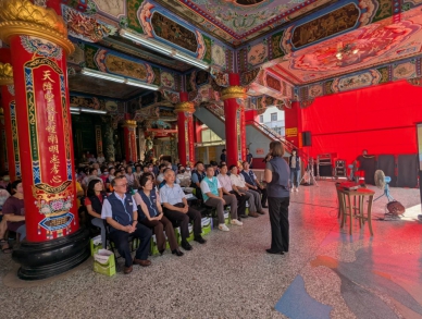 推動長輩安駕  交通部廟口開講  在三縣市舉辦駕照管理制度再進化宣導   政策非禁止高齡者駕駛