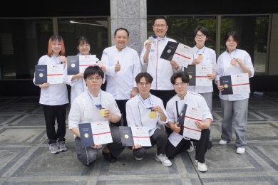 「韓國首爾廚藝挑戰賽」,大葉餐旅系和烘焙學程,勇奪2金1銀5銅3佳作殊榮。(照片大葉提供)