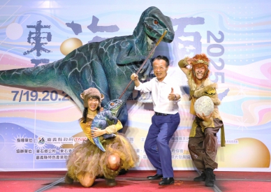 「2025東石海之夏」7/19精彩登場 縣長翁章梁等人宣傳「小孩放電,大人吶喊」活動特色 搶先品嘗特色美食!