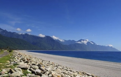 2025秀林Kndsan海洋生活音樂節｜8/8日至8/10日連續三天於七星潭舉辦，歡迎全國民眾蒞臨，體驗最純粹的Kndsan「生活」魅力。