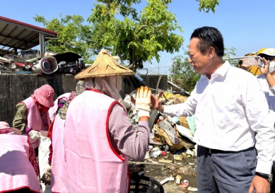 嘉義縣800名臨時工職缺助災後重建 縣長翁章梁前往關心感謝付出 天災臨時工招募延長至8/8止