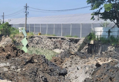 美濃農地遭盜採土石破壞道路彷若大峽谷