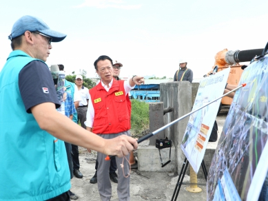 楊柳颱風來勢洶洶 嘉義縣長翁章梁視察六腳古林、東石頂揖抽水站 強化易淹水聚落防汛能力！