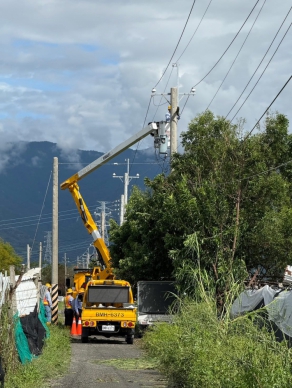 楊柳颱風侵襲｜臺東縣超過4萬戶停電，已修復3萬1千多戶。