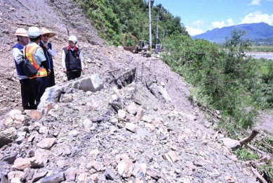 楊柳遠離｜縣長徐榛蔚全天花蓮縣南區多處勘災，拚最快速度復原家園！