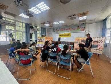 宣導「反毒、識詐、知法」｜臺東縣警察局少年隊青春專案兒童法治宣導列車開進大南國小