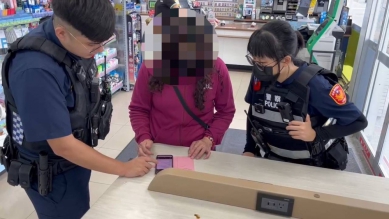 遲來的愛｜騙徒自稱新加坡小伙子戀上54歲婦，需要500000元急用，氣急敗壞匯錢去被警攔阻，這才驚覺原本是春夢一場！