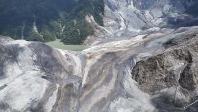 堰塞湖防災最新進度｜楊柳颱風增加了 967萬噸水量，蓄水量達3667萬噸（庫容量43%），水位距離溢流口還有 55公尺，暫時沒有立即潰壩風險！