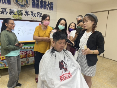 新住民及子女築夢計畫獲獎人越籍黎紅然  擁美容美髮乙級證照  還是技能檢定美髮乙級監評委員 剪出精采新人生