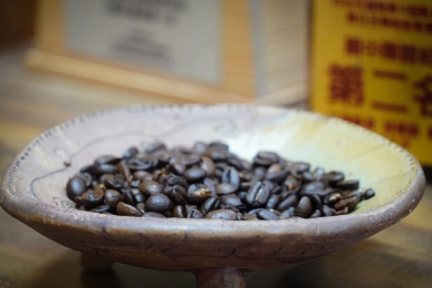 這名咖啡師也是醫師｜戴豐秋榮獲多項大獎，秀林鄉長王玫瑰表揚。