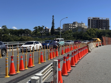 交通黑洞｜開學在即，花蓮市中山橋半半施工，縣議員魏嘉賢籲縣府提出開學前交通應變方案。