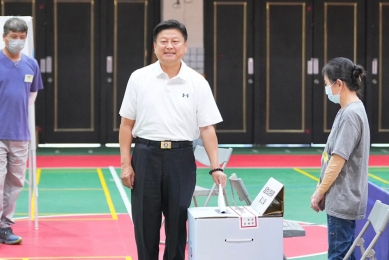 立委傅崐萁投票：希望今天過後有乾淨、便宜的電！