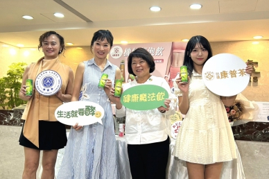 嘉義市SBIR計畫助攻在地企業創新升級 耐斯集團媳婦王宇芬魔咕飲生技團隊康普茶 榮獲世界金牌與歐盟認證！