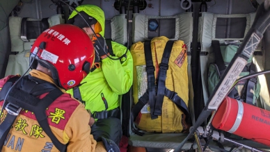 疑似雙腿骨折｜一行23人攀登畢祿山，其中一人受傷，空中救援送醫。