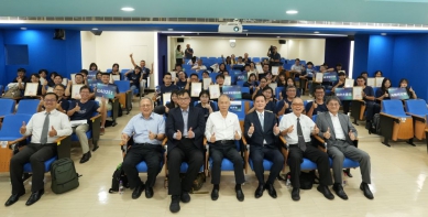 第5屆「航港大數據創意應用競賽」  數據加值運用 驅動海運雙軸轉型  8/28日於該局舉辦競賽頒獎典禮，表揚學生組及社會組得獎隊伍，現場除頒發超過新臺幣40萬元獎金，亦展示多項傑出之研究成果。本次競賽報名隊伍數創新高，吸引不同領域專業人士與學生參與，充分顯示各界對海運業創新應用的熱情與投入不斷增加，也證明此競賽之影響力逐年提升。