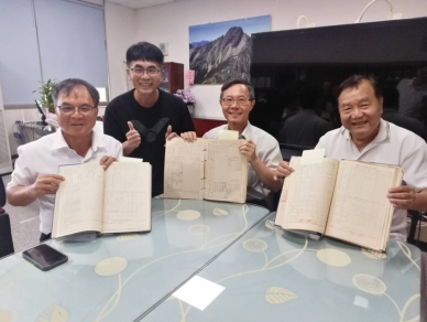 推廣閱讀表達 喜見半世紀前學籍簿 留法博士兒時竟被評為貪玩不用功