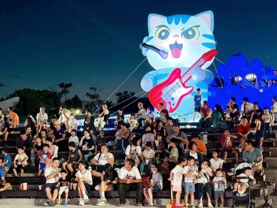 馬公夏日露天電影院熱潮落幕  黃健忠允諾改善觀影體驗 馬公市公所誠摯感謝每一位參與露天電影院的市民朋友與遊客，也感謝各單位與志工協助維護現場秩序與清潔工作。未來市公所將持續以市民需求為核心，推動更多貼近生活、促進親子共融的公共文化活動，讓馬公的夜晚不只是安靜休息的時刻，更是共享回憶、凝聚情感的重要時光。