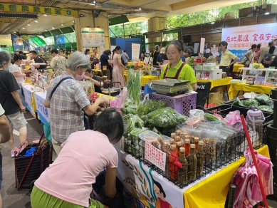 買氣熱絡｜富里小農8/30、8/31日有機好食，前進臺北建國假日花市展售，物美價廉、人潮滾滾！