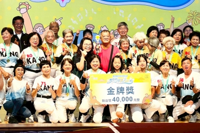 嘉義市代表隊勇奪「2025阿公阿嬤活力SHOW」南區競賽金銀及創意獎 展現樂齡勇壯精神!