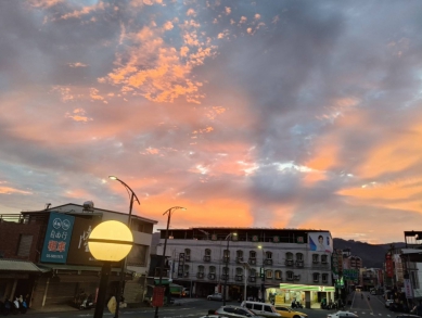 魔幻日出｜花蓮縣漫天火燒雲