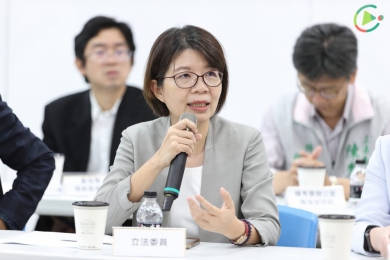 經濟部長龔明鑫下鄉參訪，立委黃秀芳道出彰化縣水五金業者心聲。（照片黃秀芳團隊提供）