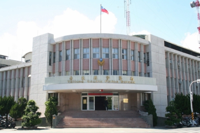 涉嫌洗錢｜臺東縣警察局少年隊黃姓警員，法院裁定羈押禁見，縣警察局立即召開考績會予以停職！