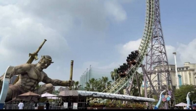 義大世界遊樂設備卡半空中3分鐘遊客驚嚇義大解釋偵測到異常訊號啟動安全保護機制暫停運行