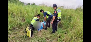 鬼月迷蹤  老翁駕百萬車外出加油失聯   中埔警定位只見車  搜尋發現跌倒受困草叢送醫無礙