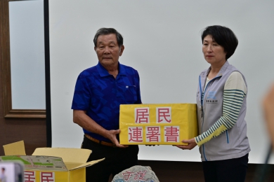 東海岸反風電自救會聯盟遞交連署書｜饒慶鈴親自接見，重申不支持未經共識之陸域風力開發案！