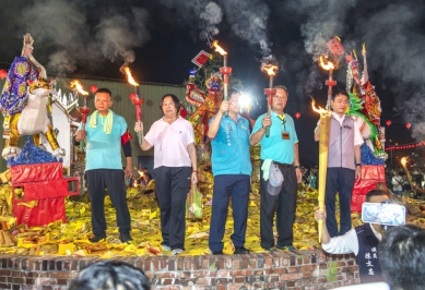 嘉義民雄大士爺祭火化升天 祈將災厄帶走 賜福未來一年風調雨順、閤境平安〜