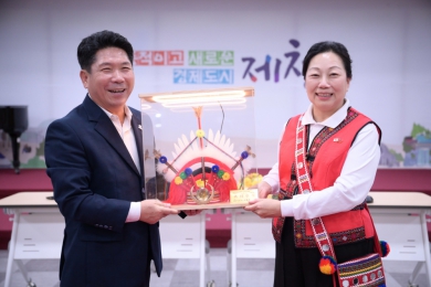 台韓友好｜花蓮縣政府與堤川市締結姊妹市13週年，徐榛蔚獲贈韓國堤川榮譽市民，簽署經濟發展共生協議合作MOU。