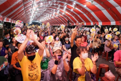 高雄市長初選賴瑞隆小港後援會前閣揆張俊雄坐輪椅力挺