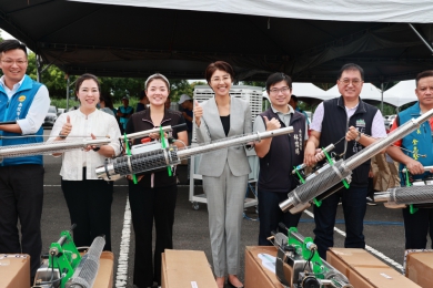 鄉鎮環保生力軍---清運車、機具「大閱兵」 許淑華縣長「校閱」後撥交鄉鎮市