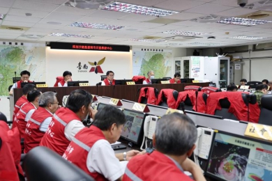 強颱樺加沙逼近 市府召開防颱會議 黃偉哲：全力守護市民住居安全