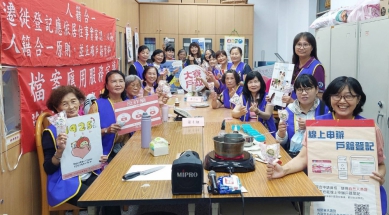 大寮戶政所邀志工玩桌遊、學法令、品嘗中秋手工鮮滋味