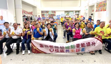 2萬5千顆文旦送雲林長青食堂及關懷據點 縣長張麗善與長輩們提前歡慶中秋!
