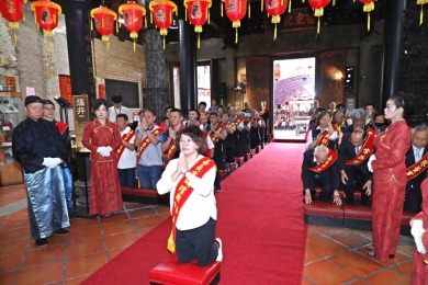 嘉義城隍尊神聖誕 市長黃敏惠率團隊與廟方及各界來賓 共同祈願國泰民安〜