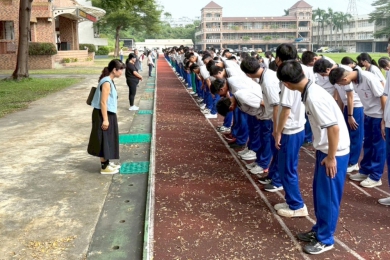 高英工商同學贈送教師節卡片感謝老師的辛苦