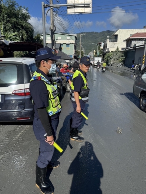 泥濘戰警｜單向通行、井然有序，光復洪災區交通管制，不再擠成一團！