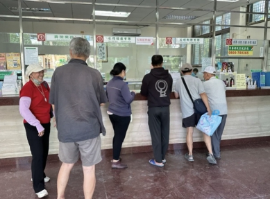 綠衣天使｜光復洪災區送信兼送飯糰，花蓮郵局關懷災區，光復富田重啟營運。