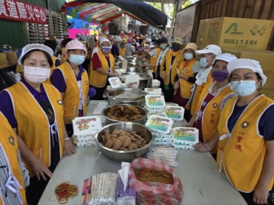 免費素食中餐供應｜一貫道熱食區，光復鄉花蓮糖廠後面停車場，歡迎鏟子超人取用。
