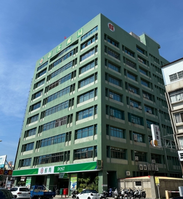 發揮企業責任，彰化郵局陳樂明局長率團隊捐贈月餅給5個社福團體。（照片郵局提供）