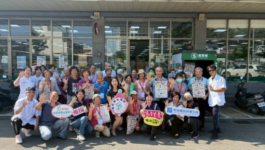 南投縣社區營養師帶領長輩-超市營養採購趣！