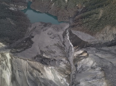 堰塞湖果然是罪魁禍首｜極端罕見｜ㄧ次勝百年，水利署：光復大洪災禍因，堰塞湖帶來高流量土砂，含砂水流流量高達8,860cms，遠超過馬太鞍溪100年含砂水流流量2,040cm的4倍以上！